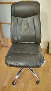 Kirjutuslaud tooliga. (3 foto / 3)