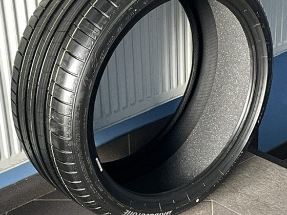 Bridgestone suverehvid 22"
