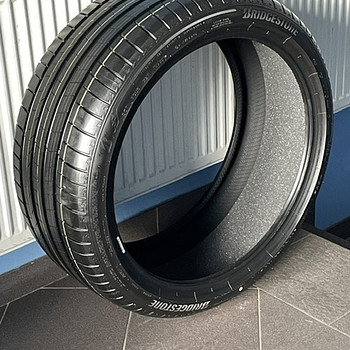 Летние шины Bridgestone 22"