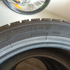 Michelin X-ICE Snow 225/45/18 (3 foto / 5)