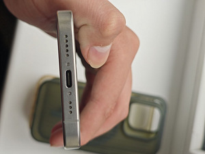 iPhone 15 Pro (9 фото из 10)