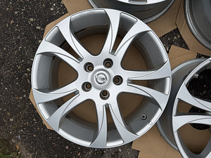 17" Nissan originaalveljed 5x114,3 + andurid (4 foto / 7)