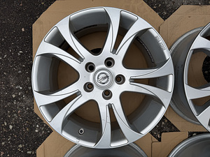 17" Nissan originaalveljed 5x114,3 + andurid (5 foto / 7)