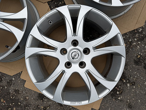 17" Nissan originaalveljed 5x114,3 + andurid (7 foto / 7)
