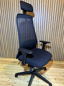 Офисный стул (3 фото из 3)