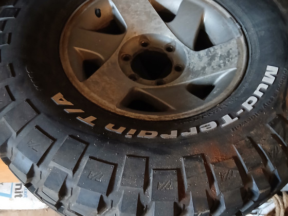 BF Goodrich Mud Terrain 305/70 R16
