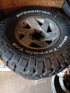 BF Goodrich Mud Terrain 305/70 R16 (1 foto / 3)