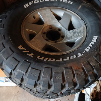 BF Goodrich Mud Terrain 305/70 R16