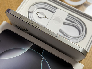 Apple iPhone 16 Pro 256GB White Titanium uueväärne! Aku 92% (2 foto / 7)