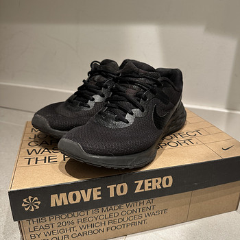 NIKE REVOLUTION 6