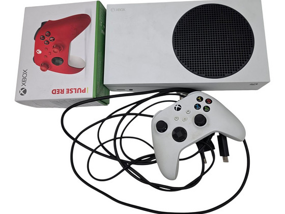 Игровая консоль XBox One series S + 2 пульта + кабеля