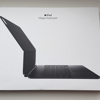 Apple Magic Keyboard for iPad Pro 13 (M4/M5) , Black