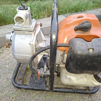 Müüa bensiinimootoriga veepump