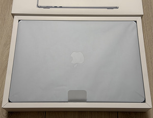 Apple Macbook Air 15 M5 16/512GB SkyBlue новый, гарантия 09. (2 фото из 4)