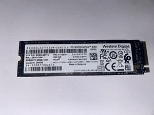 Western Digital 256GB SN730 NVMe SSD (1 фото из 3)