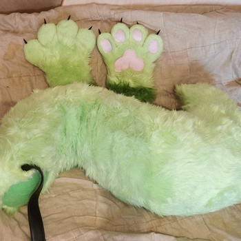 Roheline saba ja käpad rohelise fursona jaoks