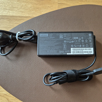 Зарядное устройство / адаптер Lenovo 135W (Slim Tip)
