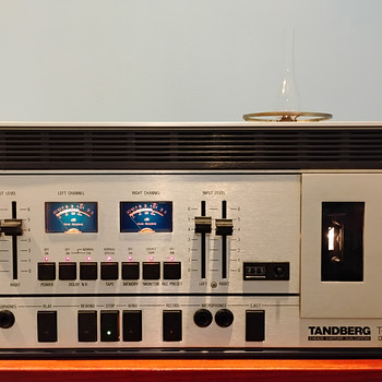 Tandberg TCD 330.