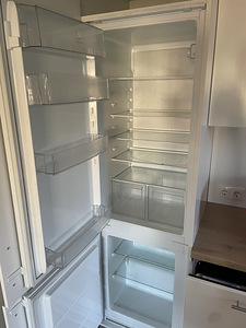 Встраиваемый холодильник Electrolux ENN2800BOW (1 фото из 3)