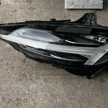 Vasak esituli, vasak poritiib ja eesmine kaitseraud Volvo V9