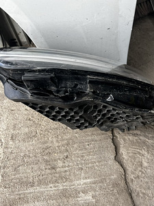 Vasak esituli, vasak poritiib ja eesmine kaitseraud Volvo V9 (2 foto / 10)