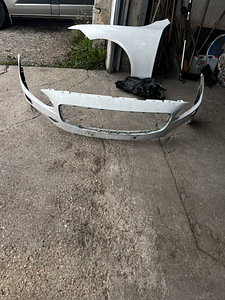 Vasak esituli, vasak poritiib ja eesmine kaitseraud Volvo V9 (9 foto / 10)