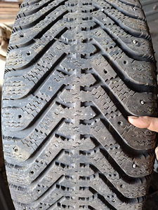 235/60 R16 4 tk goodyear talv (1 foto / 2)