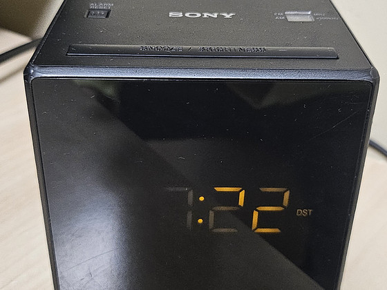 Радиобудильник Sony