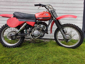 Кроссовый мотоцикл CZ-125CC (2 фото из 9)
