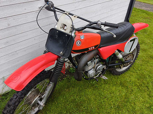 Кроссовый мотоцикл CZ-125CC (4 фото из 9)