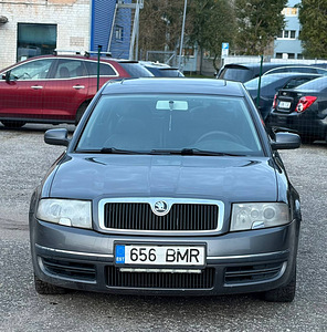 SKODA SUPERB (3 фото из 8)