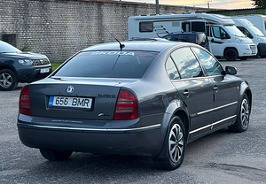 SKODA SUPERB (4 фото из 8)