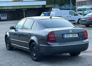 SKODA SUPERB (6 фото из 8)