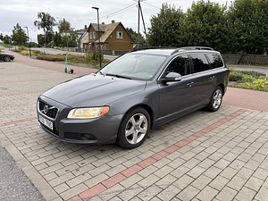 Volvo V70 2010 2.4d (2 foto / 15)