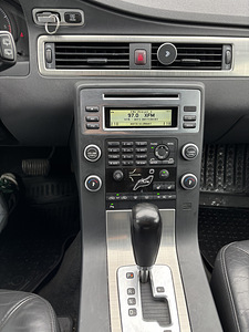 Volvo V70 2010 2.4d (12 foto / 15)