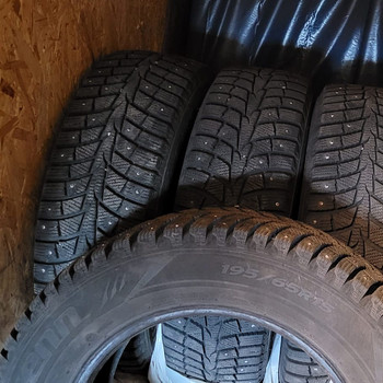 Продаются 4 шипованные шины, размер 195/65 R15 95T XL