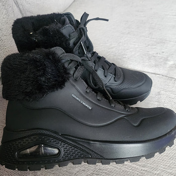 Skechersi poolsaapad 39