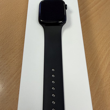 Apple Watch SE2 44Mm GPS в очень хорошем состоянии