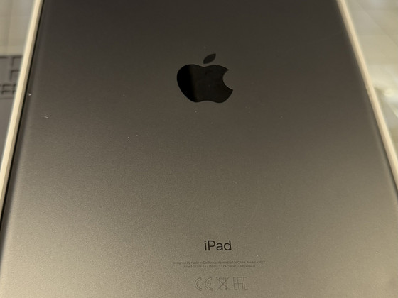 Apple iPad 9Gen WiFi 64Gb серый, в очень хорошем состоянии