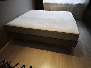 Континентальная кровать Ikea Lyngör 180x200 (2 фото из 5)