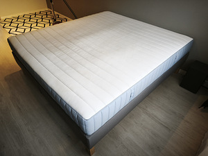 Континентальная кровать Ikea Lyngör 180x200 (1 фото из 5)