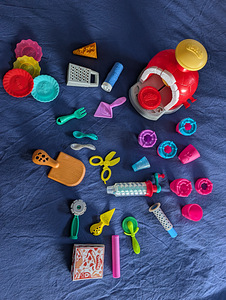 Комплекты Play-Doh (2 фото из 3)