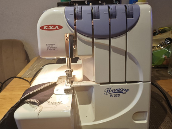 OVERLOKK EVA 9102D. UUS
