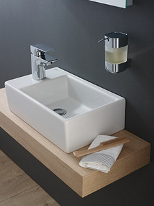 Комплект раковины и смесителя Ideal Standard (1 фото из 7)