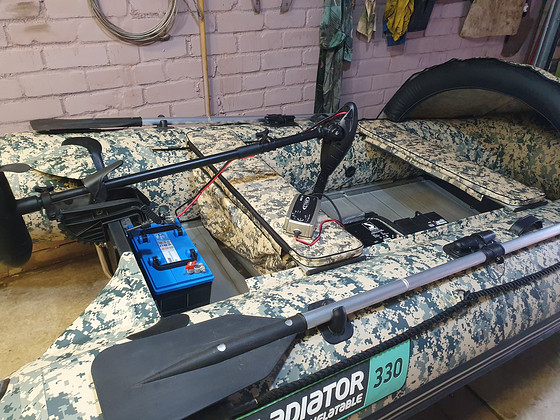 Paat Gladiator 330
