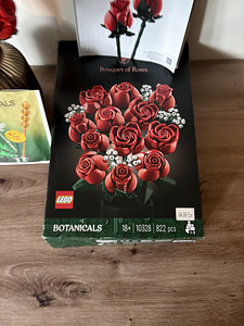 LEGO Botanical Collection 10328 Roosibukett V29 (3 foto / 3)