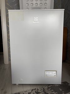 Морозильная камера Electrolux LCB1AF10W0, 98 л (1 фото из 3)