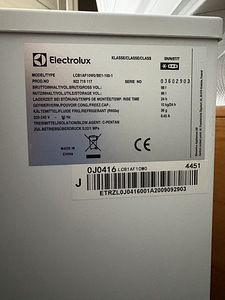 Морозильная камера Electrolux LCB1AF10W0, 98 л (3 фото из 3)