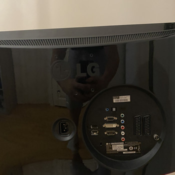 Müün monitori LG FLATRON M237WDP