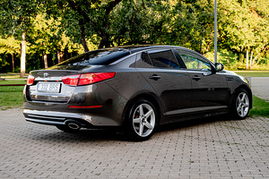 Kia Optima (6 foto / 10)
